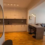 Escapism - Premium 1br With Parking Apartment