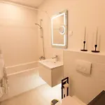 Apartment Escapism - Premium 1br With Parking Bucharest