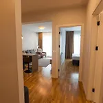 Escapism - Premium 1br With Parking Apartment