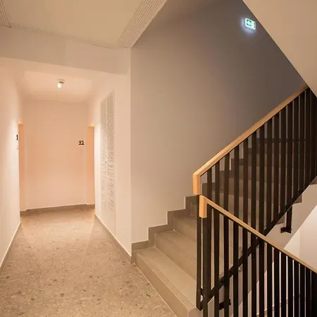 Апартаменты Escapism - Premium 1br With Parking